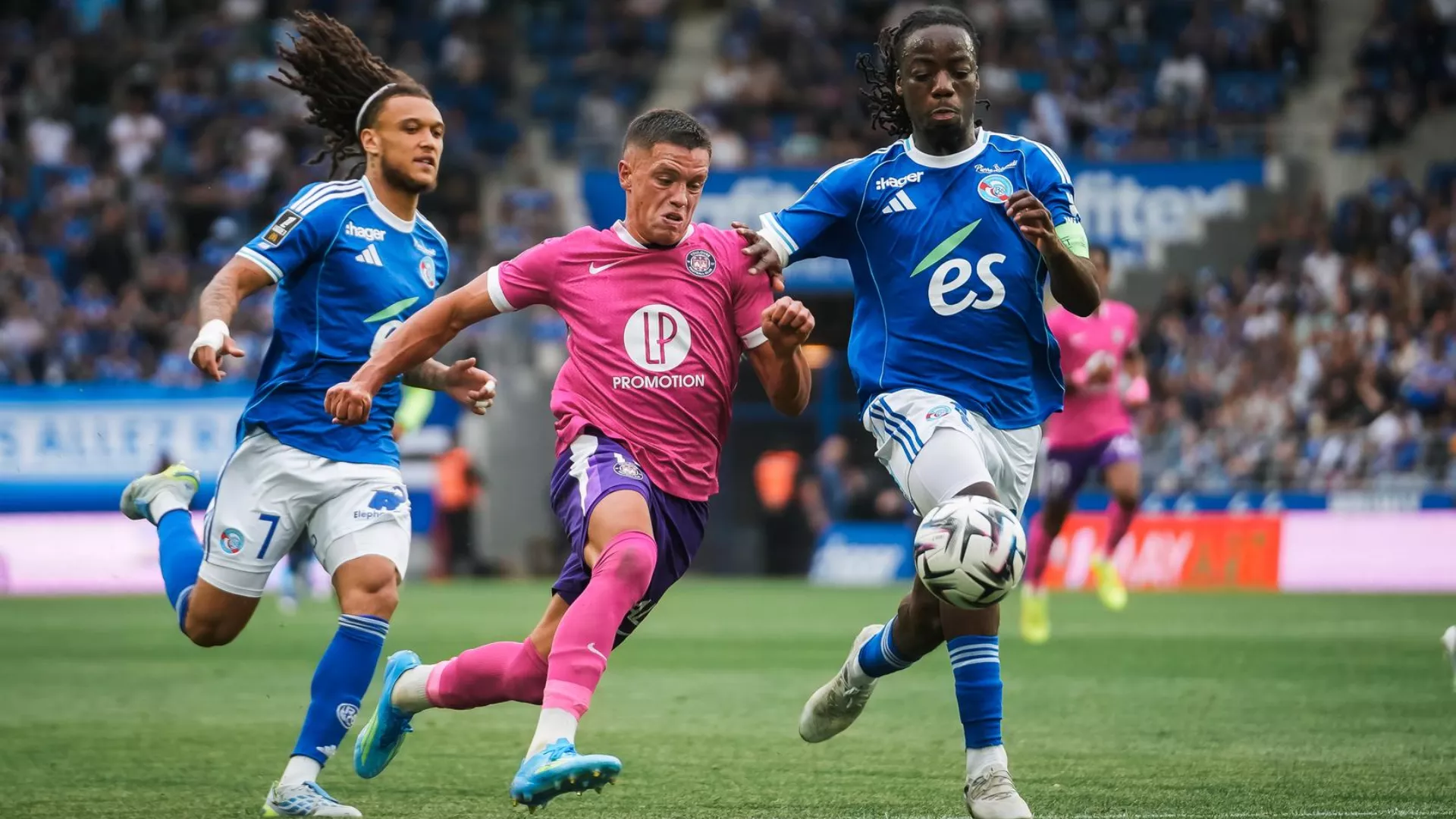 Le résumé vidéo de RC Strasbourg-TéFéCé 32ème journée de Ligue 1