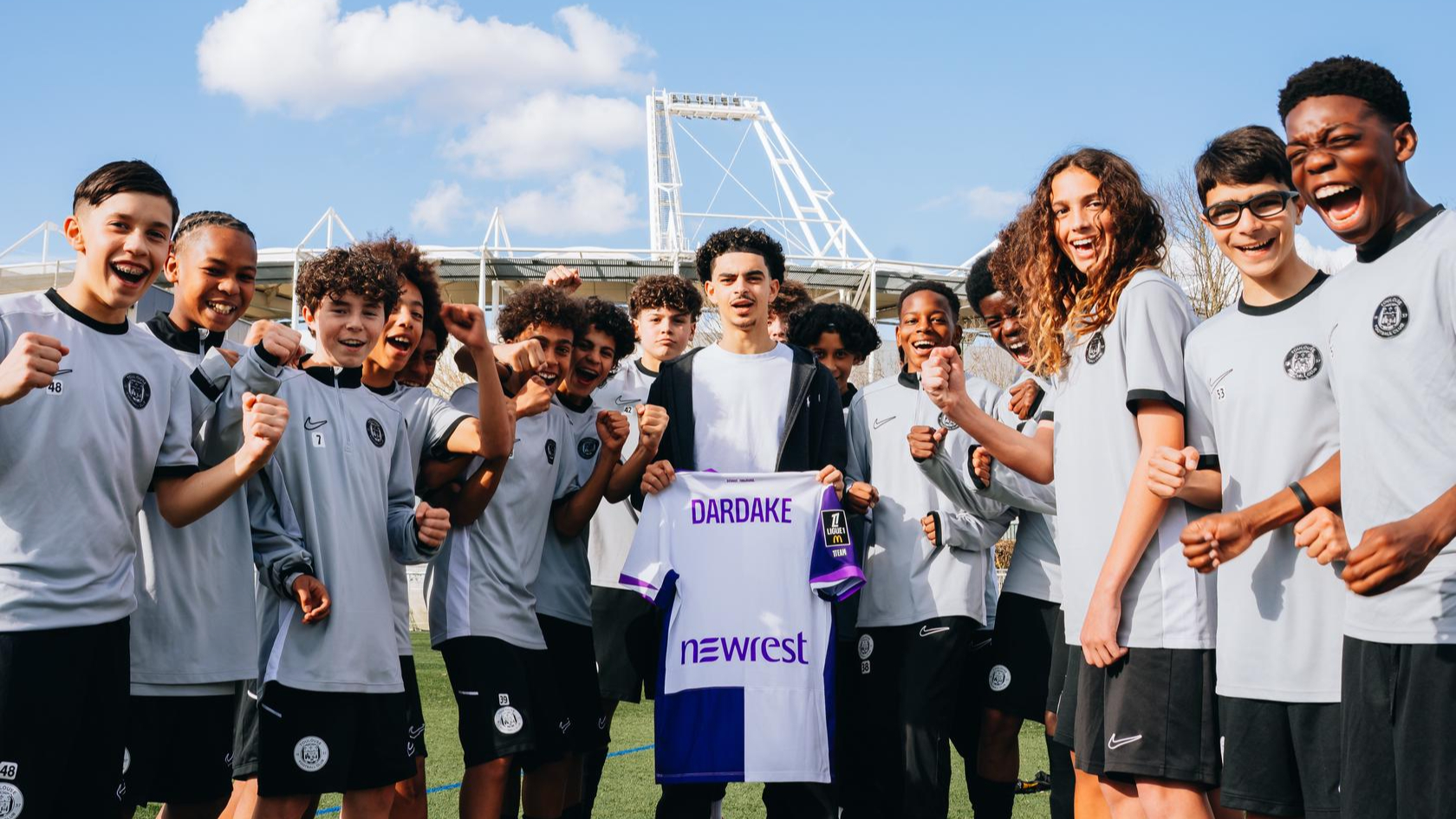 Wassim Dardake signe officiellement son premier contrat professionnel