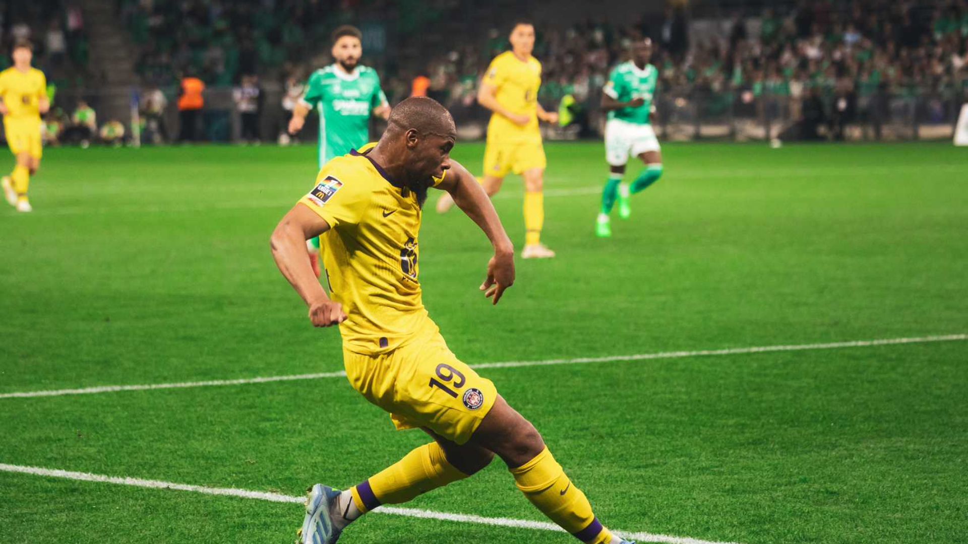 Djibril Sidibé figure dans le onze-type du journal L'Équipe de la 34ème journée
