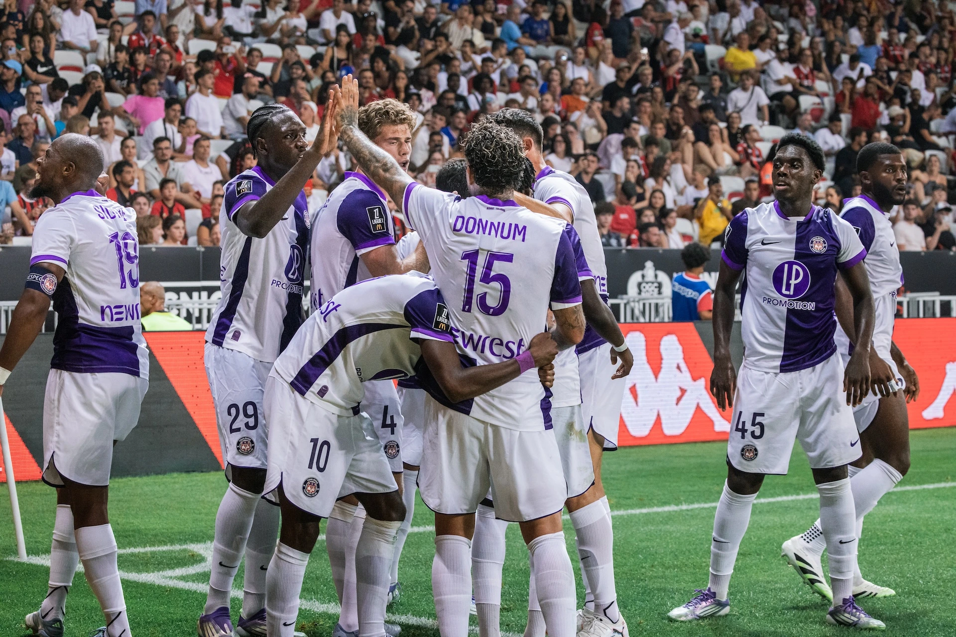 La joie du vestiaire après la victoire de la première journée de la saison assuré à Nice