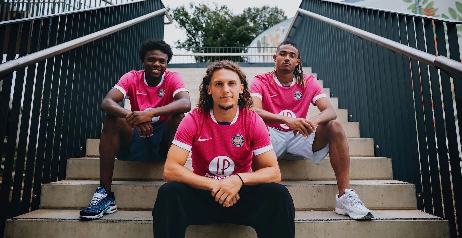 Le Toulouse Football Club dévoile son maillot Extérieur 2025/2026.