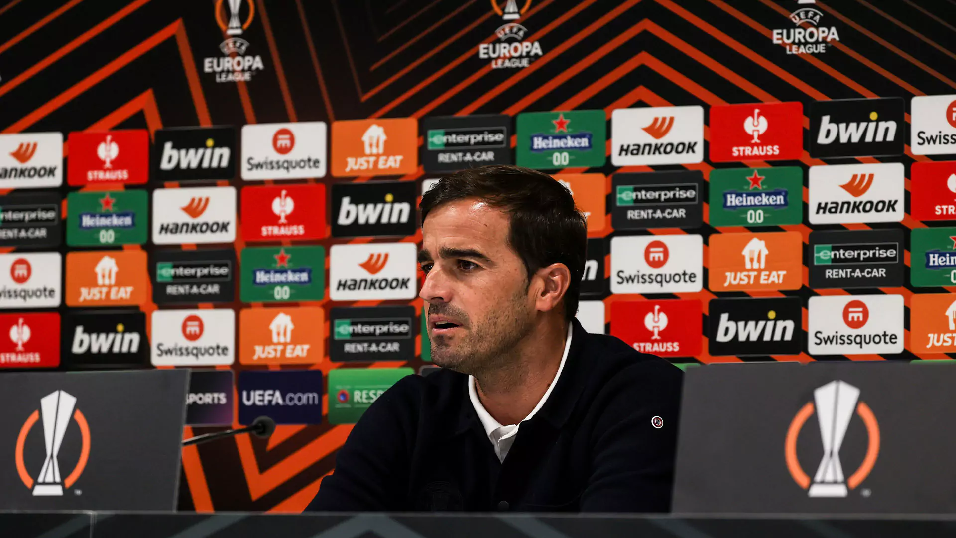 La Conf Rence De Presse De Carles Martinez Novell Et Mikkel Desler Carles Martinez Novell Conf Presse Liverpool Tefece Cover