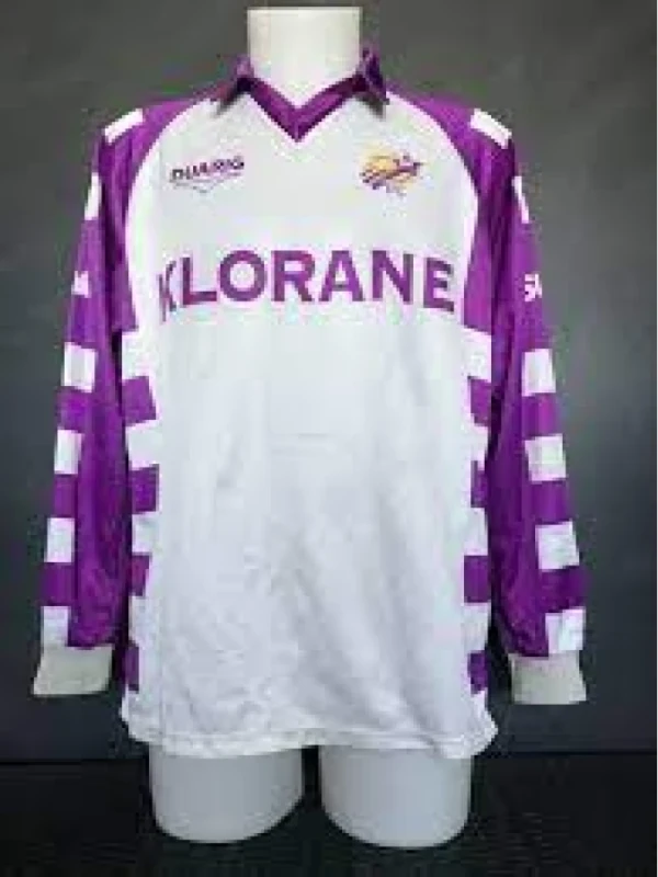 le maillot domicile du téfécé durant la saison 1990-1991