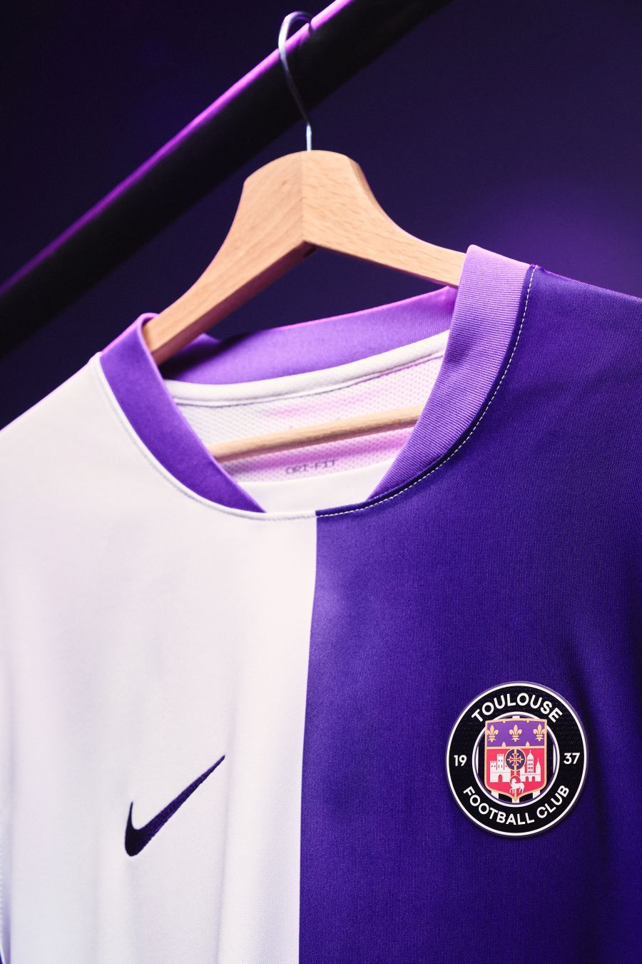 Toulouse FC. Découvrez le tout nouveau maillot domicile du Téfécé, le