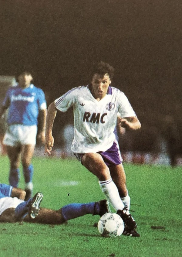 beto marcico durant un match du téfécé contre le napoli de diego armando maradona