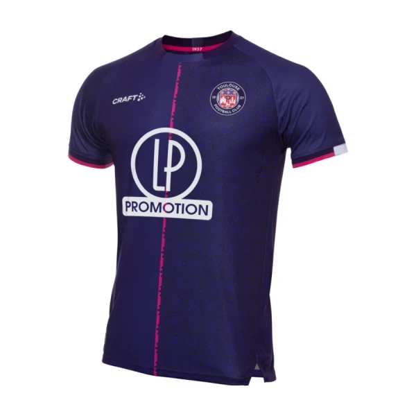 le maillot domicile du téfécé durant la saison 2021-2022